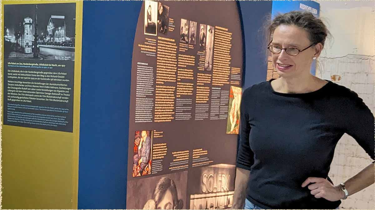 Dr. Christiane Barz in der Ausstellung Romanisches Café im Berliner Europa Center