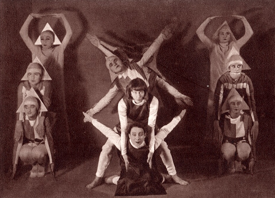 Tanzgruppe-skoronel-foto-susebyk-1920erjahre